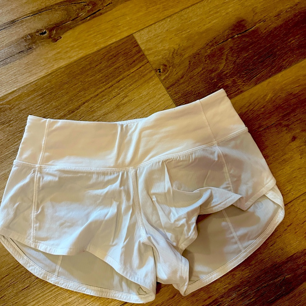 Lululemon 2.5” LR Speed Up White Shorts 0